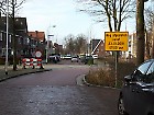 Thijmstraat met verkeersplateau (links) en Tollensstraat (rechts)